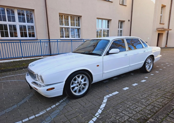 Jaguar XJ cena 16500 przebieg: 220000, rok produkcji 1997 z Wejherowo małe 106